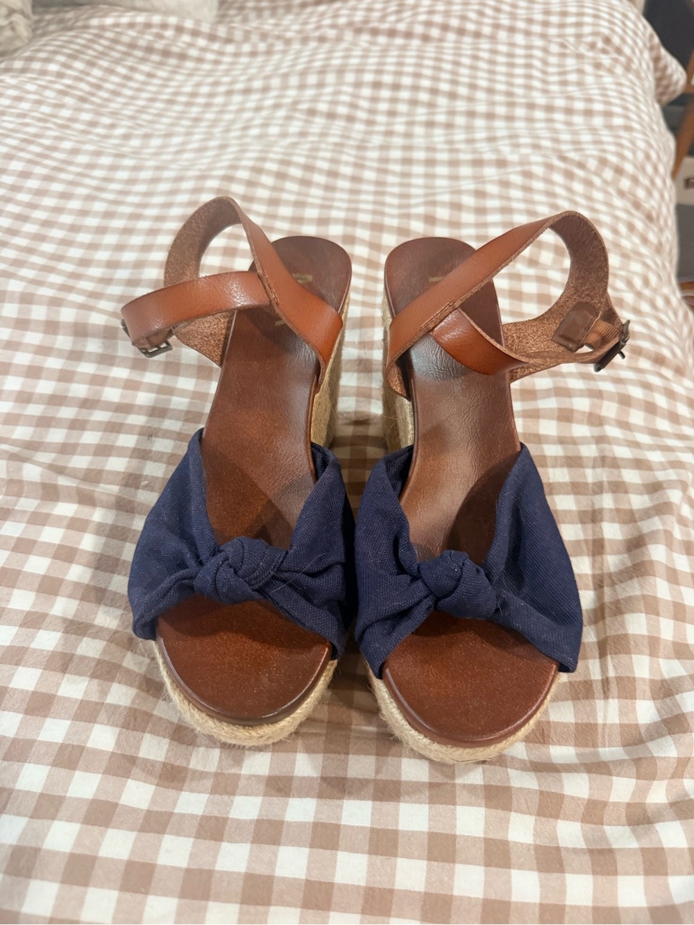 Mia Women’s Navy Knotted Espadrille Wedge Sandals never worn
